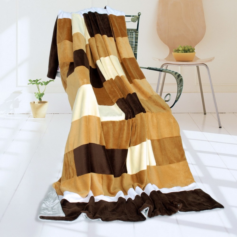 Soft Coral Fleece Patchwork Throw Blanket - Brown & White