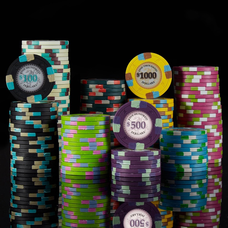 750Ct Claysmith Gaming Poker Knights Chip Set In Mahogany