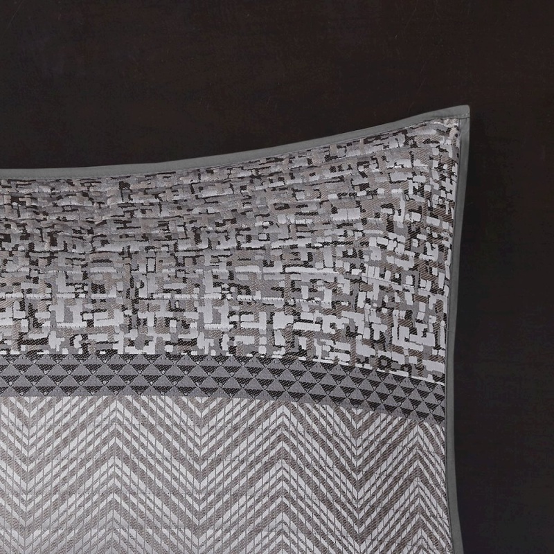 6 Piece Reversible Jacquard Quilt Set With Throw Pillows