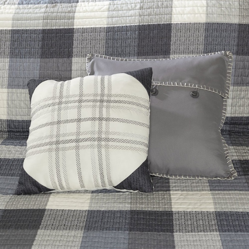 6 Piece Printed Herringbone Quilt Set With Throw Pillows