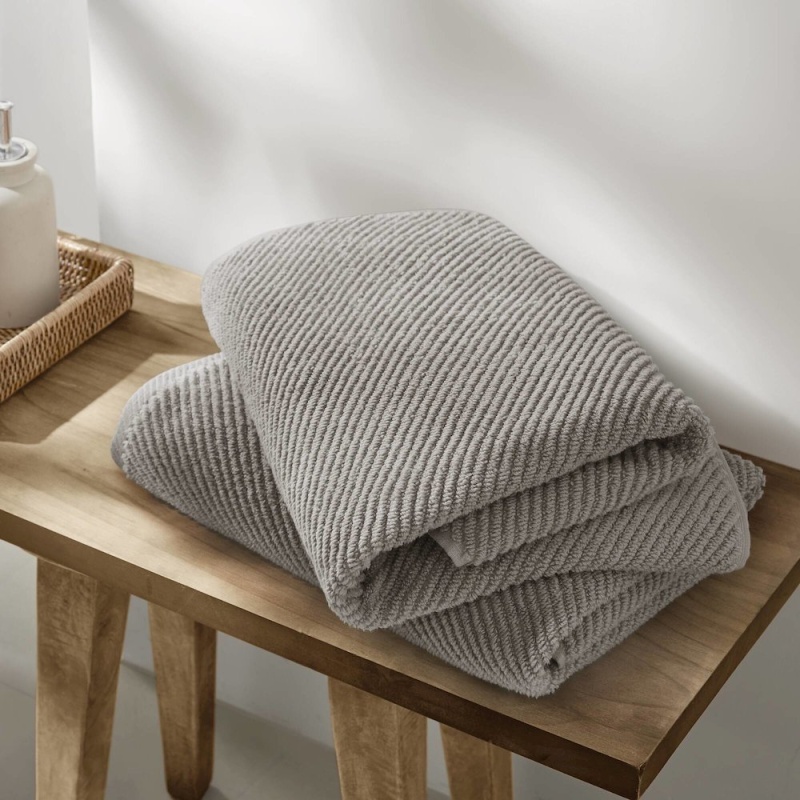 Diagonal Ribbed
