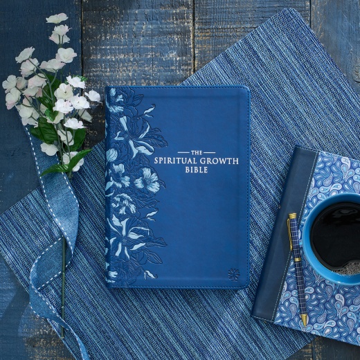 NLT The Spiritual Growth Bible Faux Leather Navy