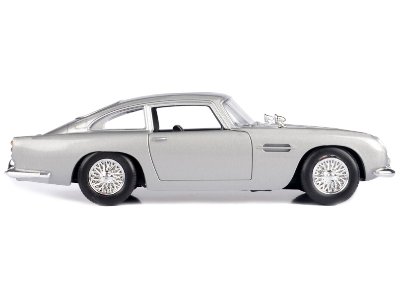 Aston Martin Db5 Rhd (Right Hand Drive) Silver Metallic James Bond 007 "Goldfinger" (1964) Movie "James Bond Collection" Series 1/24 Diecast Model Car By Motormax