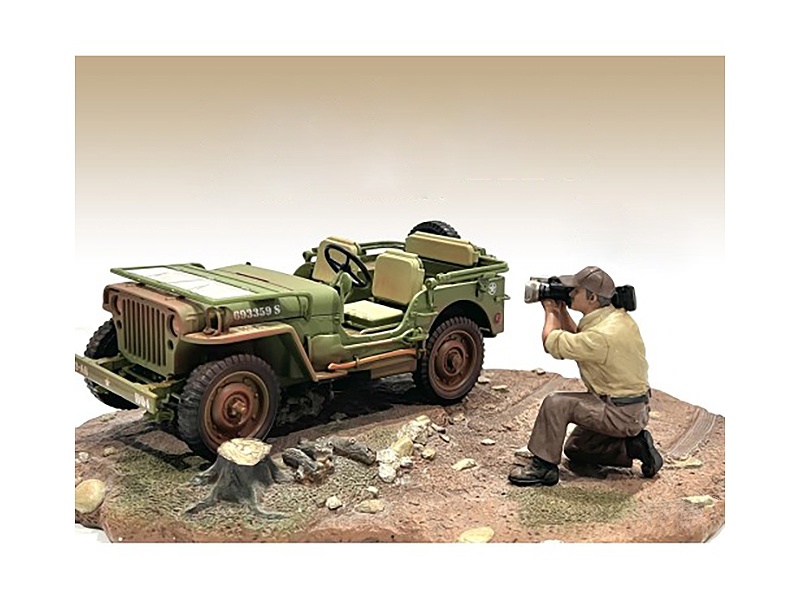 "4X4 Mechanic" Figure 7 For 1/18 Scale Models By American Diorama