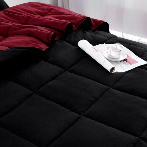 Full/Queen Traditional Microfiber Reversible 3 Piece Comforter Set In Black/Maroon