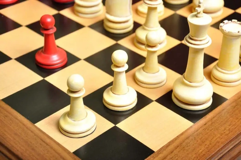 2 1/2 MoW Classics Ebonized Executive French Staunton Chess Pieces