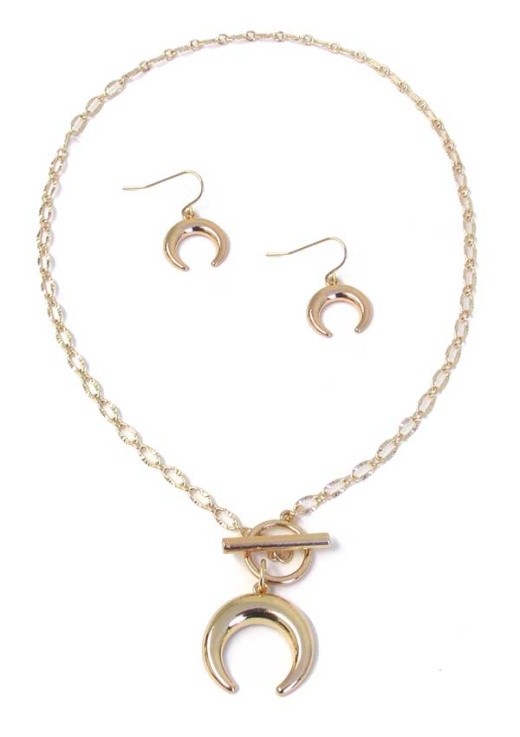 Tusk Pendant Toggle Necklace Set