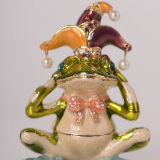 Green Hear No Evil Frog Trinket Box by Keren Kopal