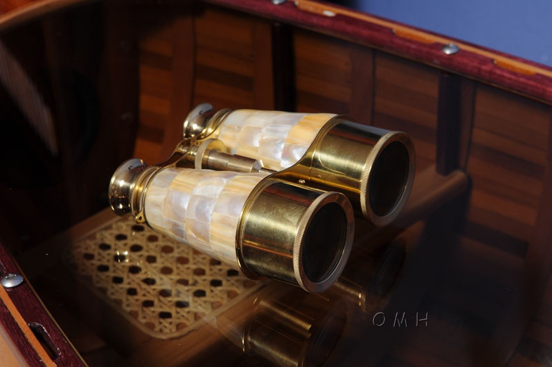 Binocular W Mop Overlay In Wood Box