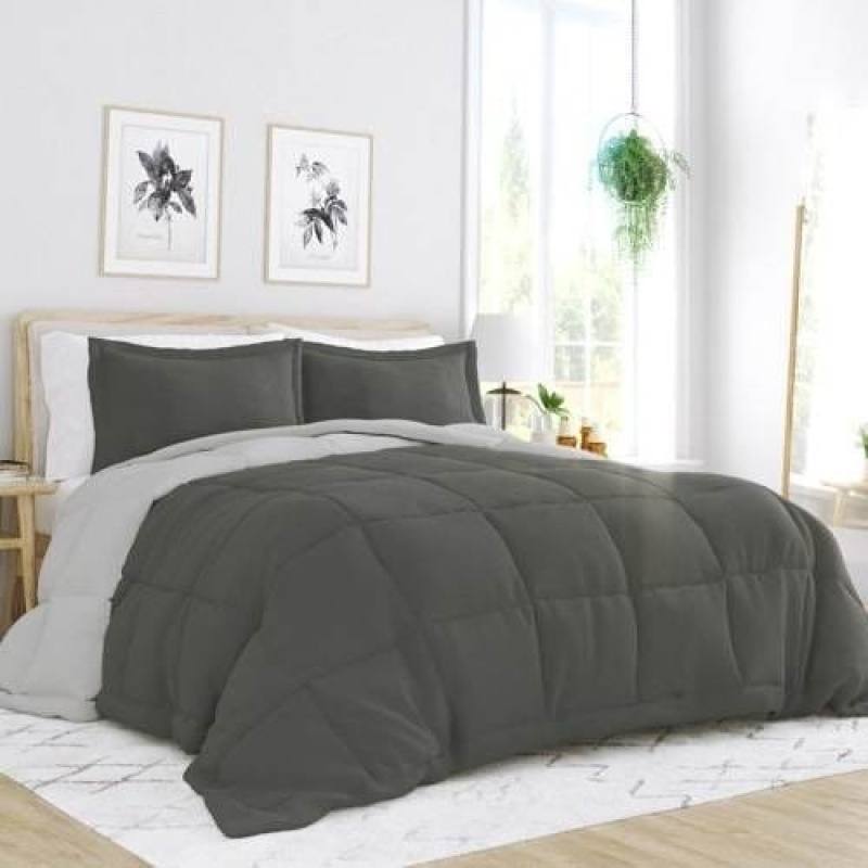 King/Cal King 3-Piece Reversible Comforter Set in Grey / Light Grey