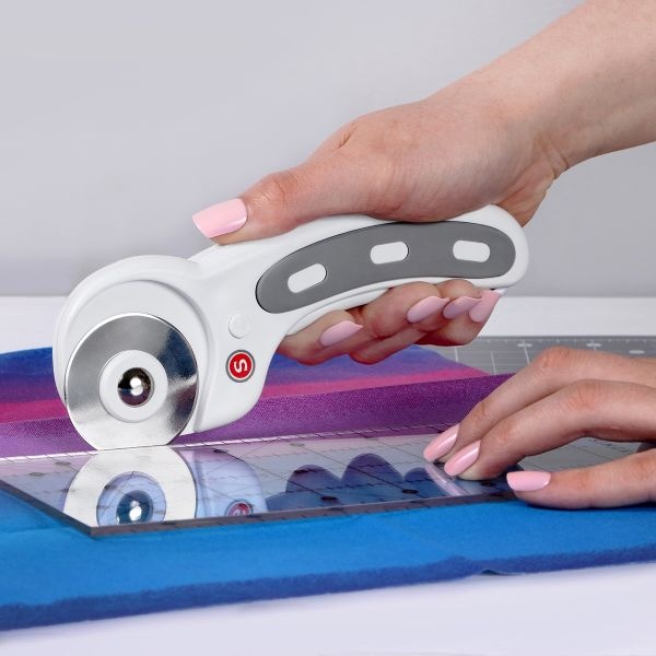Singer Modern Maker Lock 'N Roll Rotary Cutter 45Mm