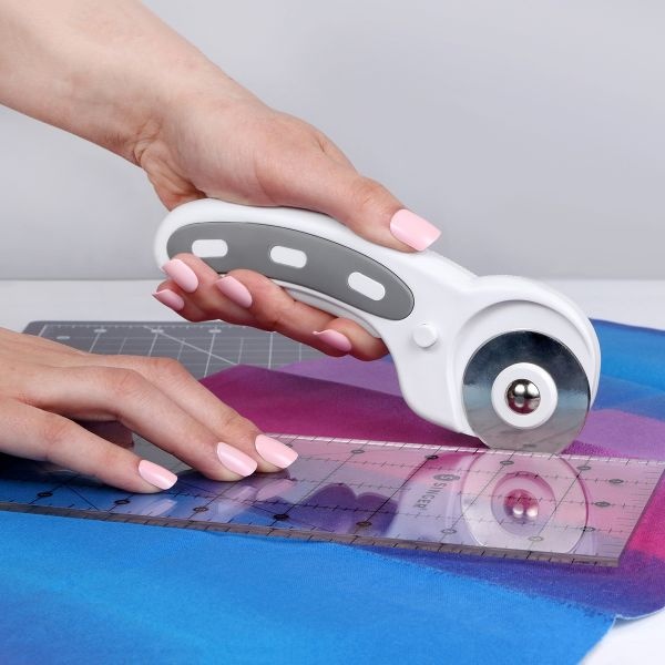 Singer Modern Maker Lock 'N Roll Rotary Cutter 45Mm
