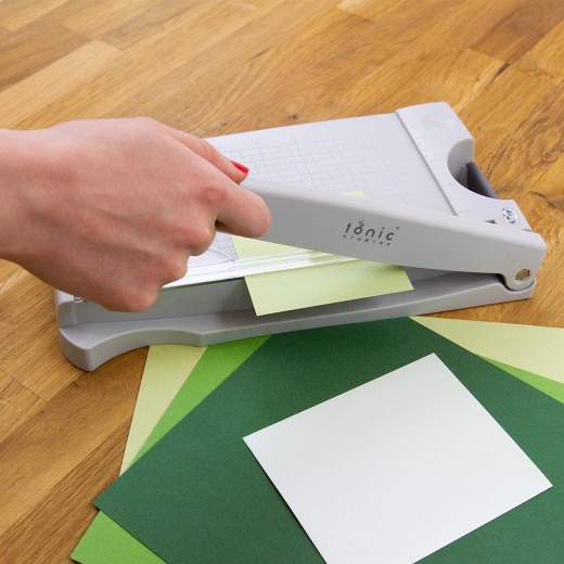 Dress my Craft Guillotine Paper Trimmer 