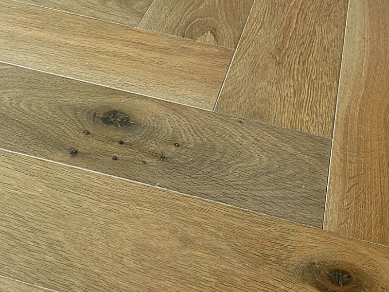 Domaine Ii Herringbone Verte Engineered Hardwood Flooring - Urethane - 4 3/4" X 33"