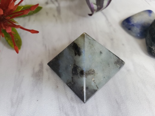 Labradorite Pyramid 28 to 35 Mm - Handcrafted from Natural Labradorite