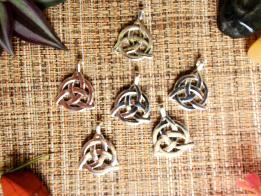 Triquetra Charm Pendant (8Pcs) - Antique Silver Zinc Alloy for Jewelry Making and Crafting