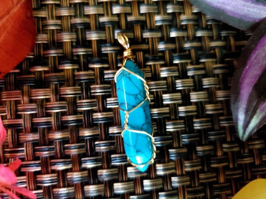 Turquoise Stone Single Point Wire Pendant