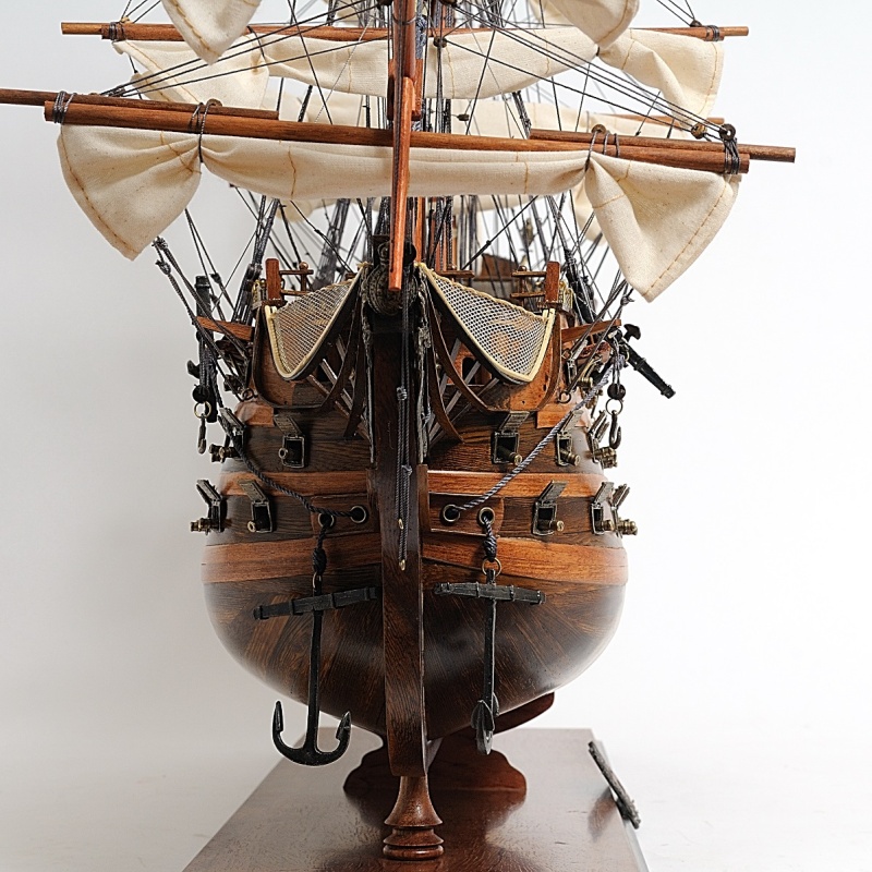 Old-Modern Handicrafts "Hms Victory" (Mid Size Ee), Fully-Assembled Ship Model